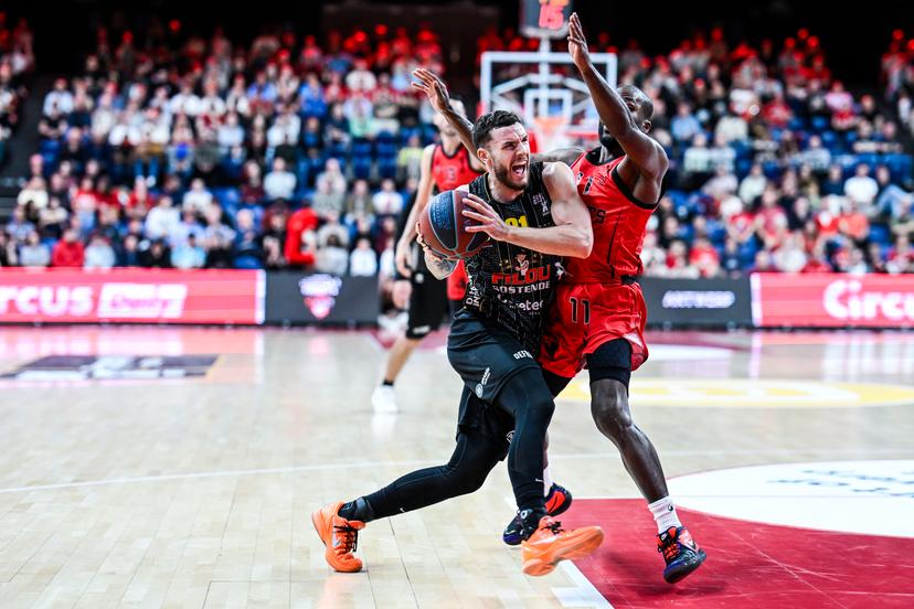 Oostende's Noam Yaacov and Antwerp's Joel Murray pictured in action during a basketball match between Antwerp Giants and BC Oostende, Thursday 04 June 2026, in Antwerp, on the first round (out of 5) of the Final of the Playoffs of the 'BNXT League' Belgian/ Dutch first division basket championship. BELGA PHOTO TOM GOYVAERTS
