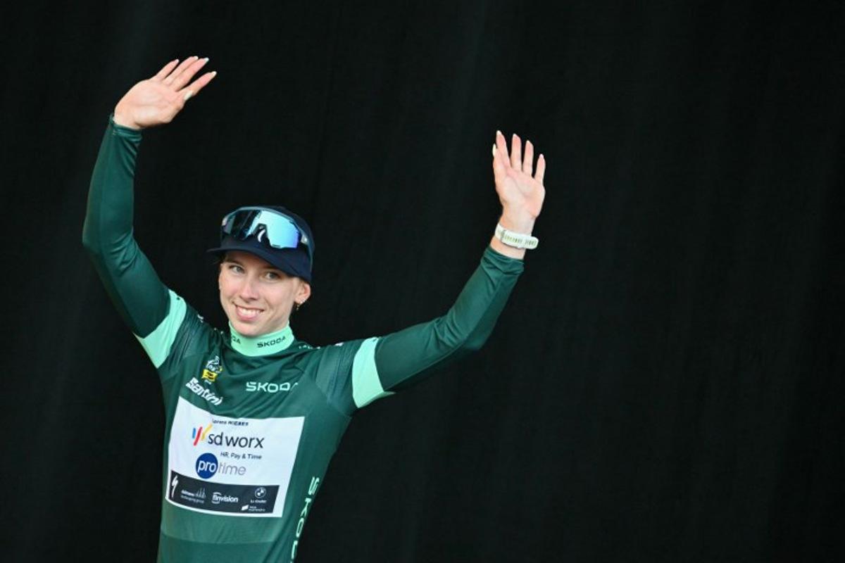 Team SD Worx-Protime's Dutch rider Lorena Wiebes celebrates on the podium wearing the best sprinter's green jersey after the 9th and final stage of the fifth edition of the Women's Tour de France cycling race, 99.2 km from Nice to Nice, southeastern France on August 9, 2026.  NICOLAS TUCAT / AFP