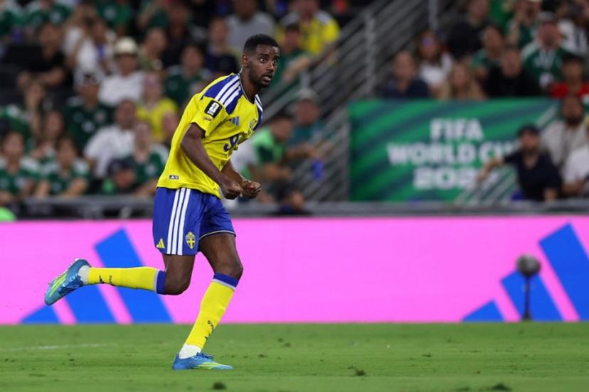 Sweden's forward #09 Alexander Isak celebrates scoring his team's second goal during the 2026 World Cup Group F football match between Sweden and Tunisia at the Monterrey Stadium in Guadalupe on June 14, 2026.   Julio Cesar AGUILAR / AFP