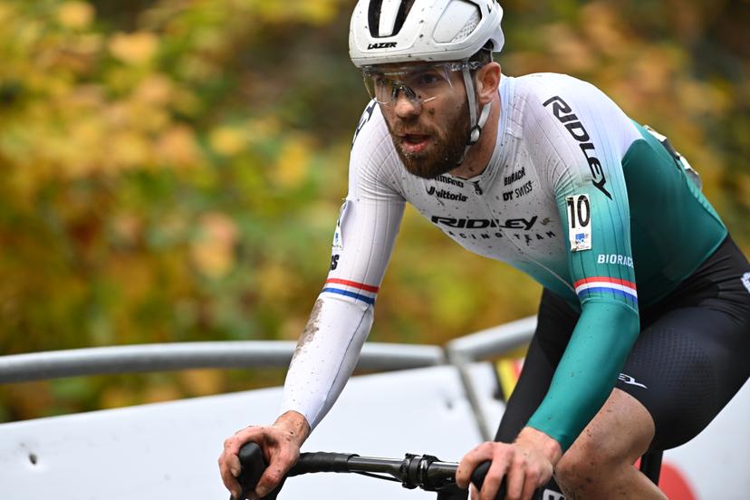 Dutch Joris Nieuwenhuis pictured in action during the elite men race of the "Rapencross" cyclocross in Lokeren, the second race (out of 8) of the X2O Badkamers Trophy,  Sunday 02 November 2025. BELGA PHOTO DAVID PINTENS