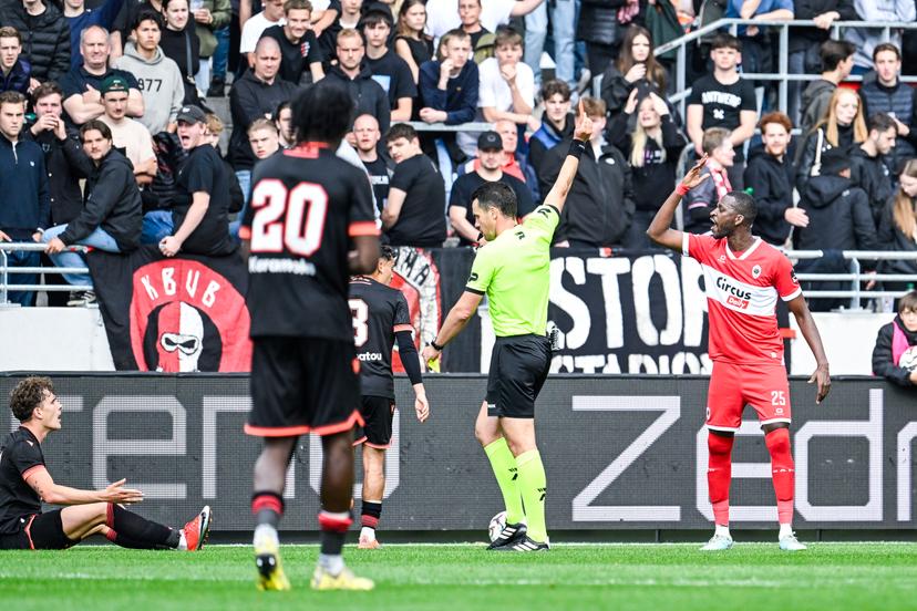 Antwerp's Kiki Kouyate receives a second yellow card from the referee during a soccer match between Royal Antwerp FC and Standard de Liege, Sunday 03 May 2026 in Antwerp, on the sixth day of the Europe Play-offs (PO3) of the 2025-2026 'Jupiler Pro League' first division of the Belgian championship. BELGA PHOTO TOM GOYVAERTS