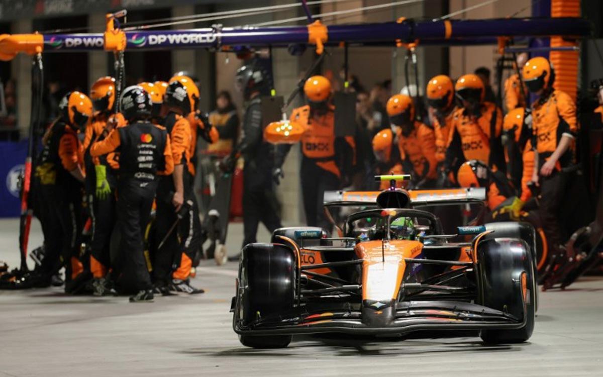 McLaren's British driver Lando Norris makes a pit stop during the Las Vegas Formula One Grand Prix at the Las Vegas Strip Circuit in Las Vegas, Nevada, on November 22, 2025.  Cristobal Herrera Ulashkevich / POOL / AFP