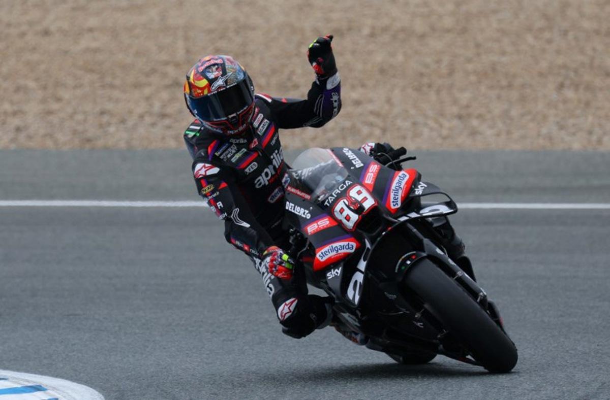 Team Aprilia Racing's Jorge Martin waves during a practice session of the MotoGP Spanish Grand Prix at the Jerez racetrack in Jerez de la Frontera, on April 24, 2026.    Pierre-Philippe MARCOU / AFP