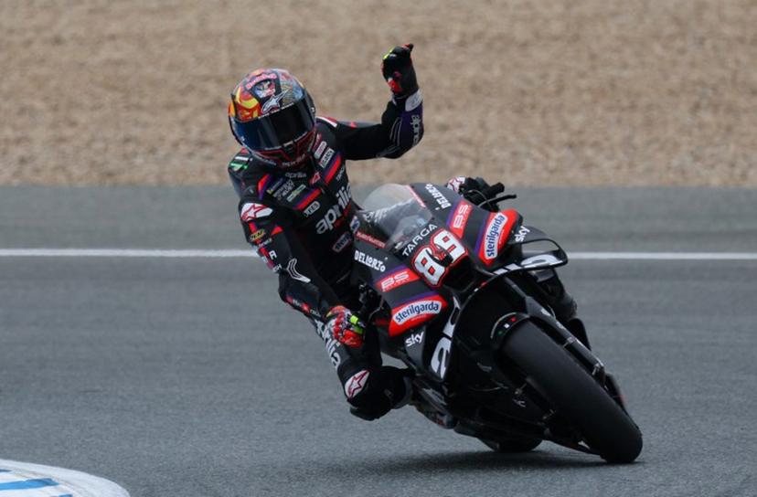 Team Aprilia Racing's Jorge Martin waves during a practice session of the MotoGP Spanish Grand Prix at the Jerez racetrack in Jerez de la Frontera, on April 24, 2026.    Pierre-Philippe MARCOU / AFP