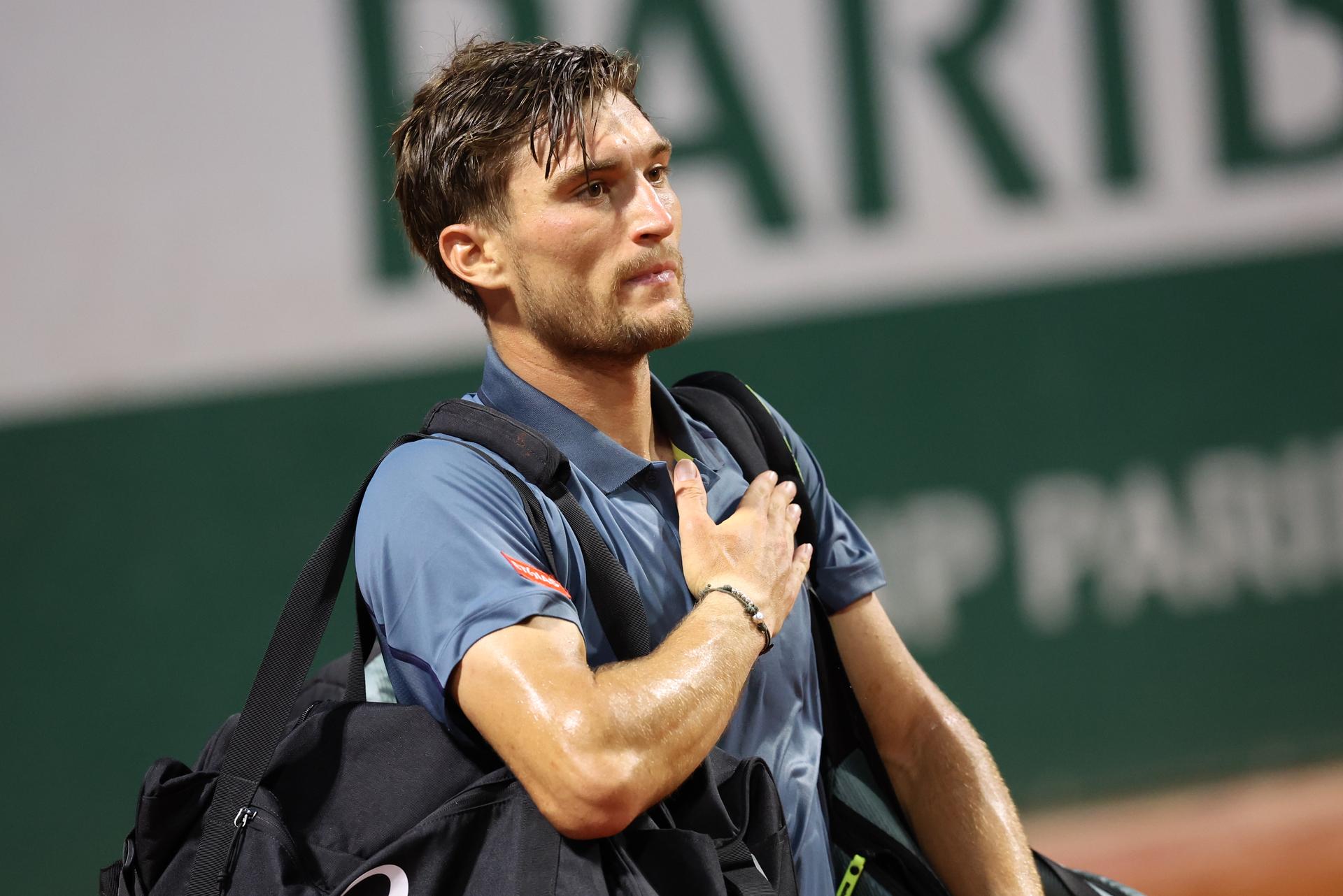Belgian Raphael Collignon thanks supporters after he lost in the super tie-break in the fifth set during a third round match between Italian Arnaldi and Belgian Collignon, in the men's singles at the Roland Garros French Open tennis tournament, in Paris, France, Saturday 30 May 2026. This year's tournament takes place from 18 May to 07 June. BELGA PHOTO VIRGINIE LEFOUR