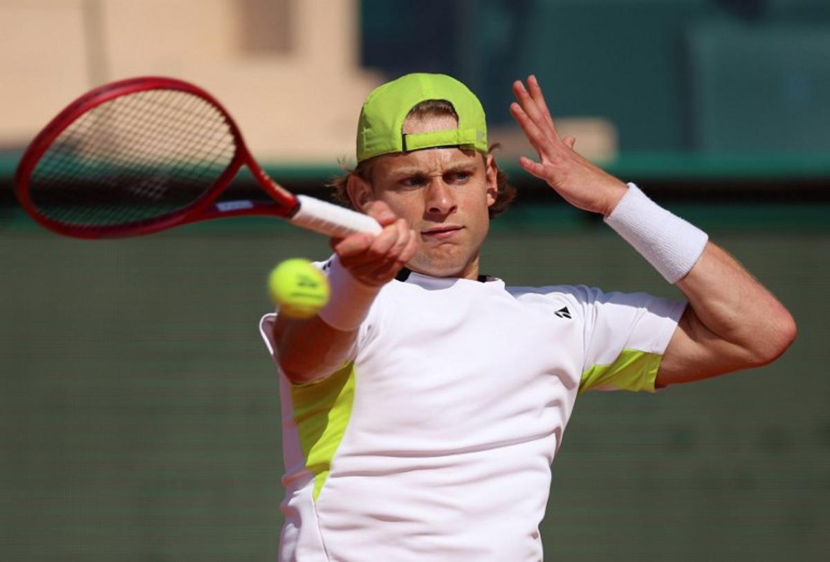 Belgium's Zizou Bergs plays a forehand return to Germany's Alexander Zverev during their Monte Carlo ATP Masters Series Tournament round of 16 tennis match on Court Rainier III at the Monte-Carlo Country Club in Roquebrune-Cap-Martin, south-eastern France on April 9, 2026.  Valery HACHE / AFP