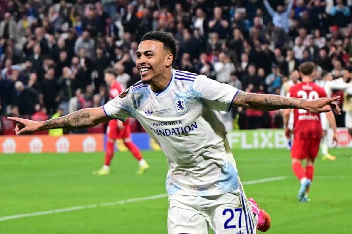 Aston Villa's English midfielder #27 Morgan Rogers celebrates after scoring his team's third goal during the UEFA Europa League final football match between SC Freiburg and Aston Villa at Besiktas Park in Istanbul on May 20, 2026.  YASIN AKGUL / AFP
