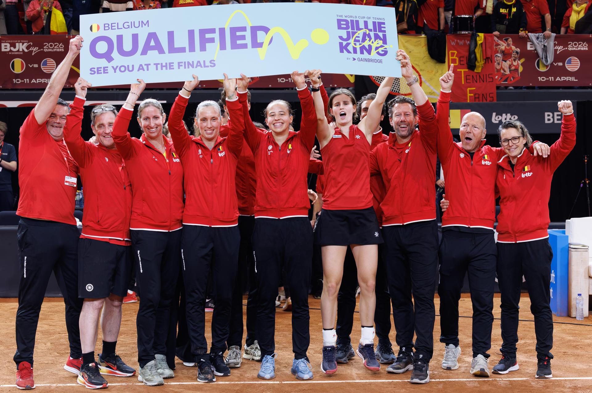 Belgian team celebrates after the fifth and last game between Belgian Vandewinkel and US' Kessler on the second day of the qualifiers of the Billie Jean King Cup tennis between Belgium and the USA, in Oostende, Belgium, on Saturday 11 April 2026. The meeting takes place on 10 and 11th April. PHOTO BENOIT DOPPAGNE