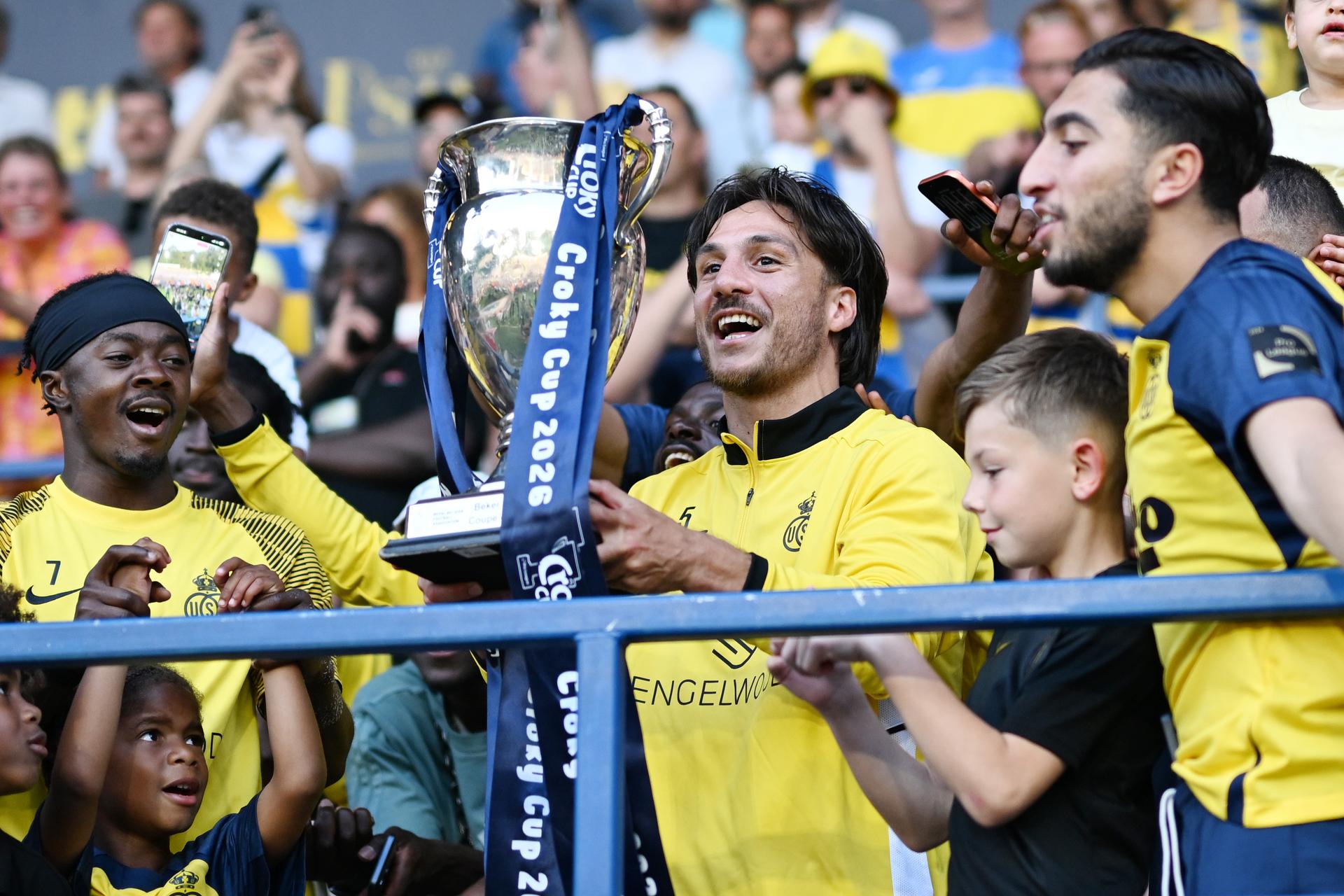Union's Kevin Mac Allister celebrates with the Croky Cup after a soccer match between Royale Union Saint-Gilloise and RSC Anderlecht, Sunday 24 May 2026 in Brussels, on the last day of the Champion's Play-offs of the 2025-2026 'Jupiler Pro League' first division of the Belgian championship. BELGA PHOTO MAARTEN STRAETEMANS