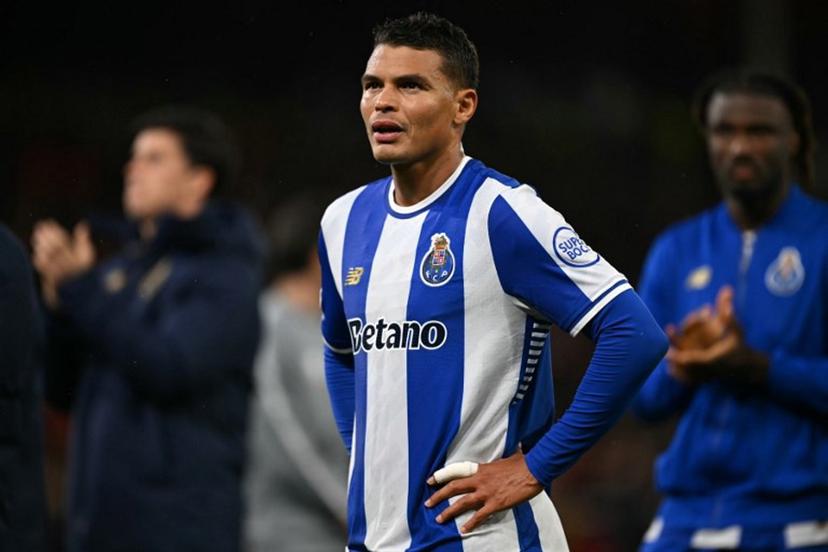 FC Porto's Brazilian defender #03 Thiago Silva acknowledges the fans after the UEFA Europa League quarter final second-leg football match between Nottingham Forest and FC Porto at The City Ground in Nottingham, central England, on April 16, 2026. Forest won the match 1-0. Paul ELLIS / AFP