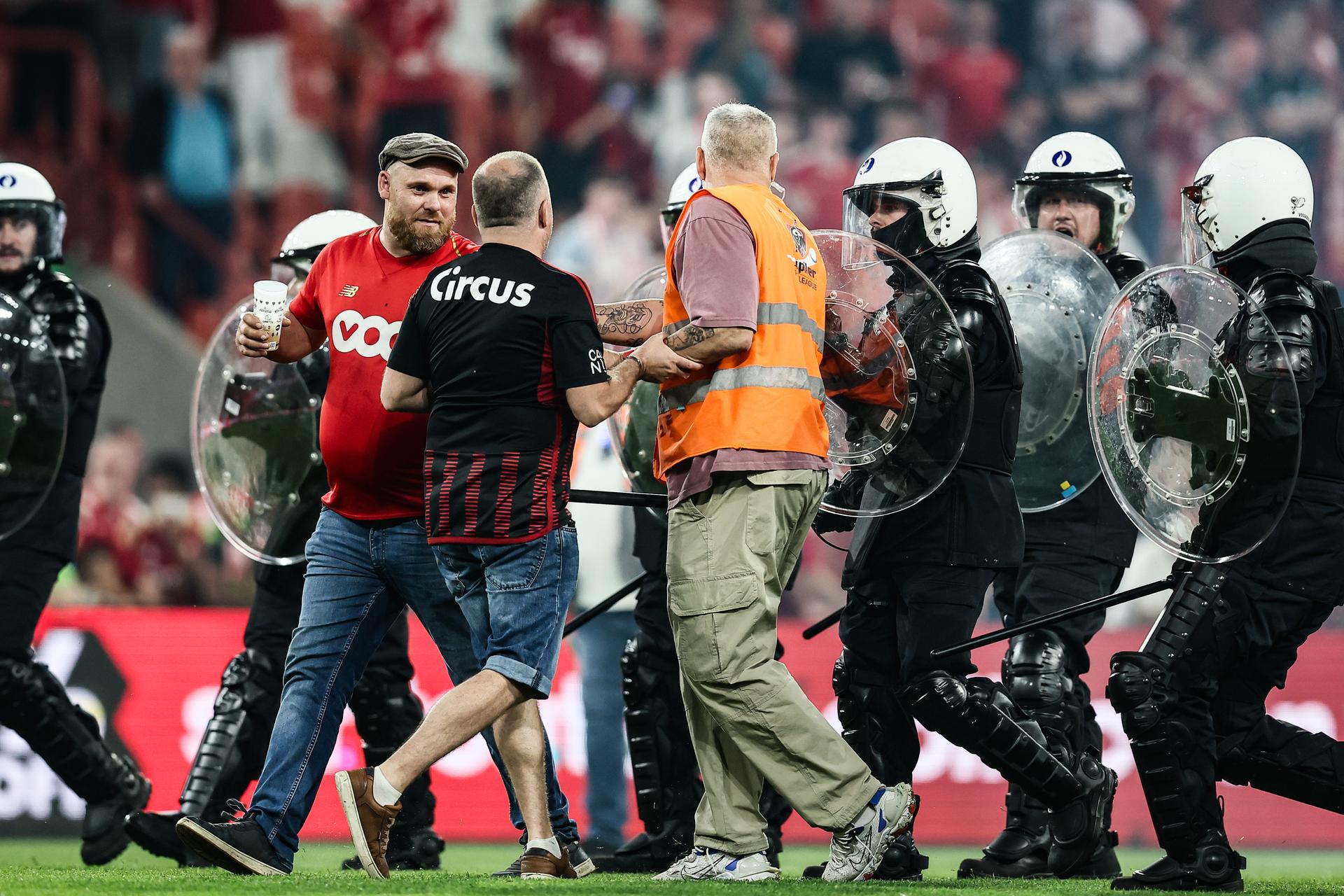 Standard's supporters and policemen on the pitch after a soccer match between Standard de Liege and Sporting Charleroi, Saturday 23 May 2026 in Liege, on the last day of the Europe Play-offs of the 2025-2026 'Jupiler Pro League' first division of the Belgian championship. BELGA PHOTO BRUNO FAHY