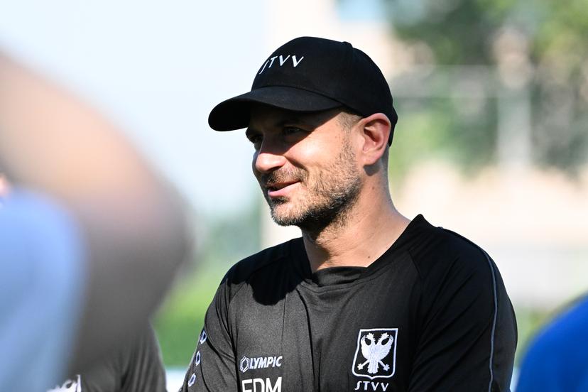 STVV's head coach Frederic De Meyer pictured during a training session of Belgian first division soccer team STVV, on Thursday 25 June 2026 in Sint-Truiden, in preparation of the upcoming 2026-2027 Belgian first division soccer season. BELGA PHOTO JILL DELSAUX