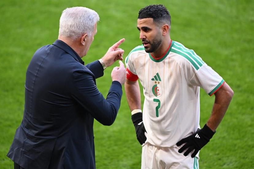 Algeria's head coach Vladimir Petkovic (L) speaks to Algeria's forward #7 Riyad Mahrez during the Africa Cup of Nations (CAN) round of 16 football match between Algeria and Democratic Republic of Congo at the Prince Moulay El Hassan Stadium in Rabat on January 6, 2026.   SEBASTIEN BOZON / AFP