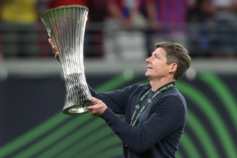 Crystal Palace's Austrian manager Oliver Glasner lifts the trophy after his team won the UEFA Conference League final football match between Crystal Palace FC and Rayo Vallecano de Madrid in Leipzig, eastern Germany, on May 27, 2026.    Ronny HARTMANN / AFP