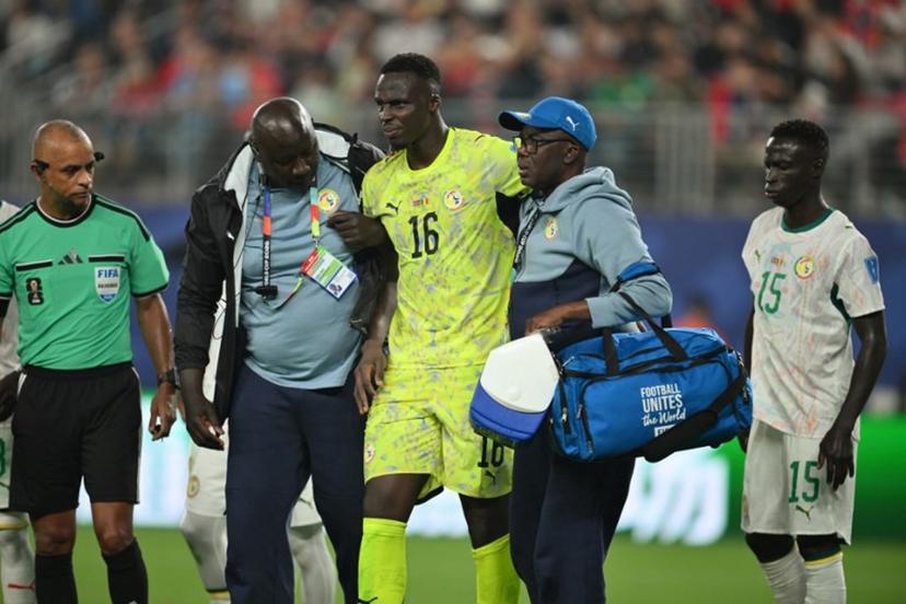 Senegal's goalkeeper #16 Edouard Mendy leaves the pitch after being substituted during the 2026 World Cup Group I football match between Norway and Senegal at the New York/New Jersey Stadium in East Rutherford on June 22, 2026.   ANGELA WEISS / AFP