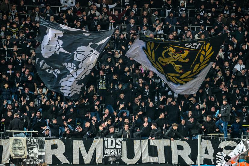 Charleroi's supporters pictured during a soccer match between Sporting Charleroi and Royale Union Saint-Gilloise, Sunday 14 December 2025 in Charleroi, on day 18 of the 2025-2026 'Jupiler Pro League' first division of the Belgian championship. BELGA PHOTO DAVID PINTENS