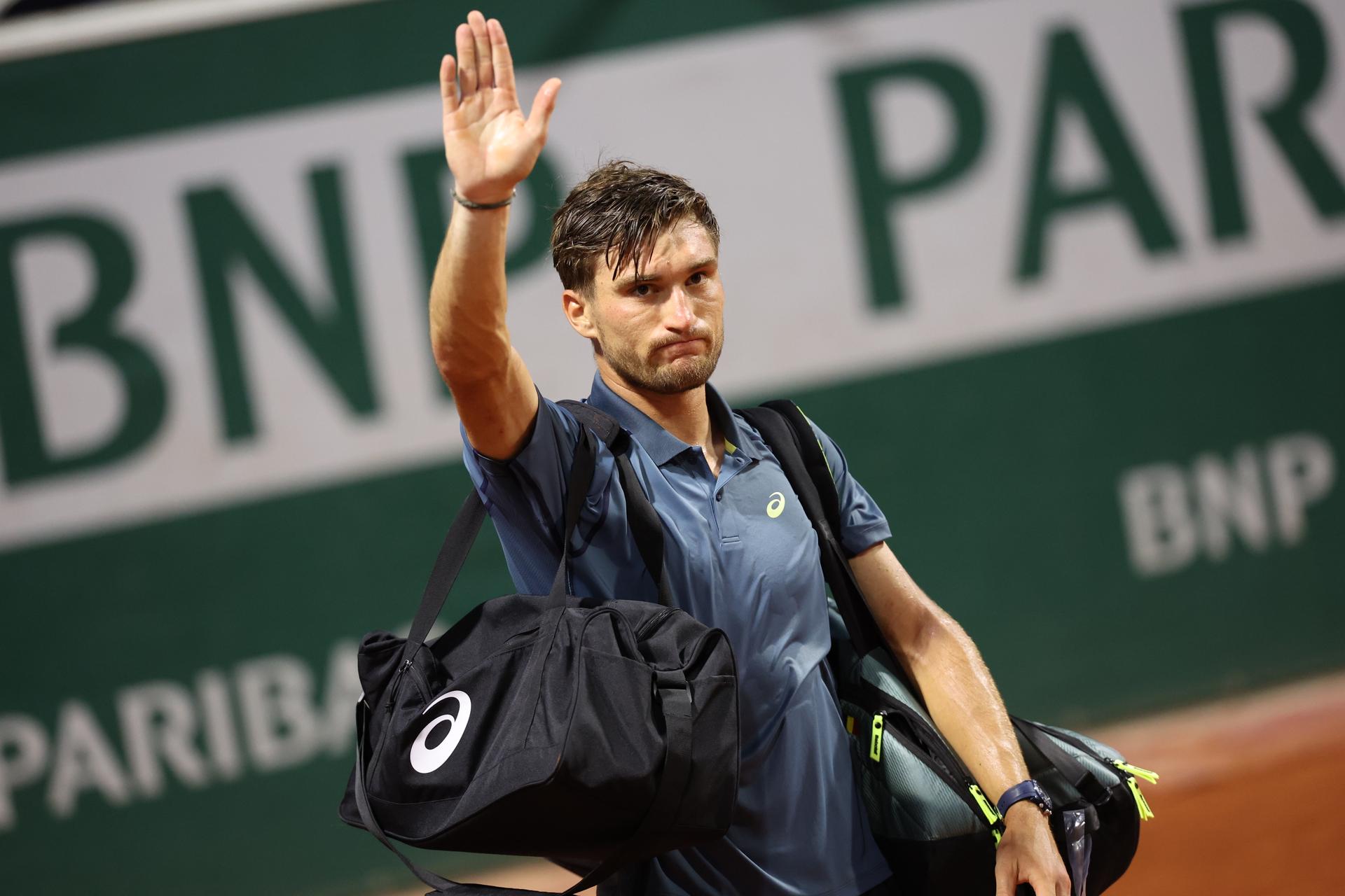 Belgian Raphael Collignon thanks supporters after he lost in the super tie-break in the fifth set during a third round match between Italian Arnaldi and Belgian Collignon, in the men's singles at the Roland Garros French Open tennis tournament, in Paris, France, Saturday 30 May 2026. This year's tournament takes place from 18 May to 07 June. BELGA PHOTO VIRGINIE LEFOUR