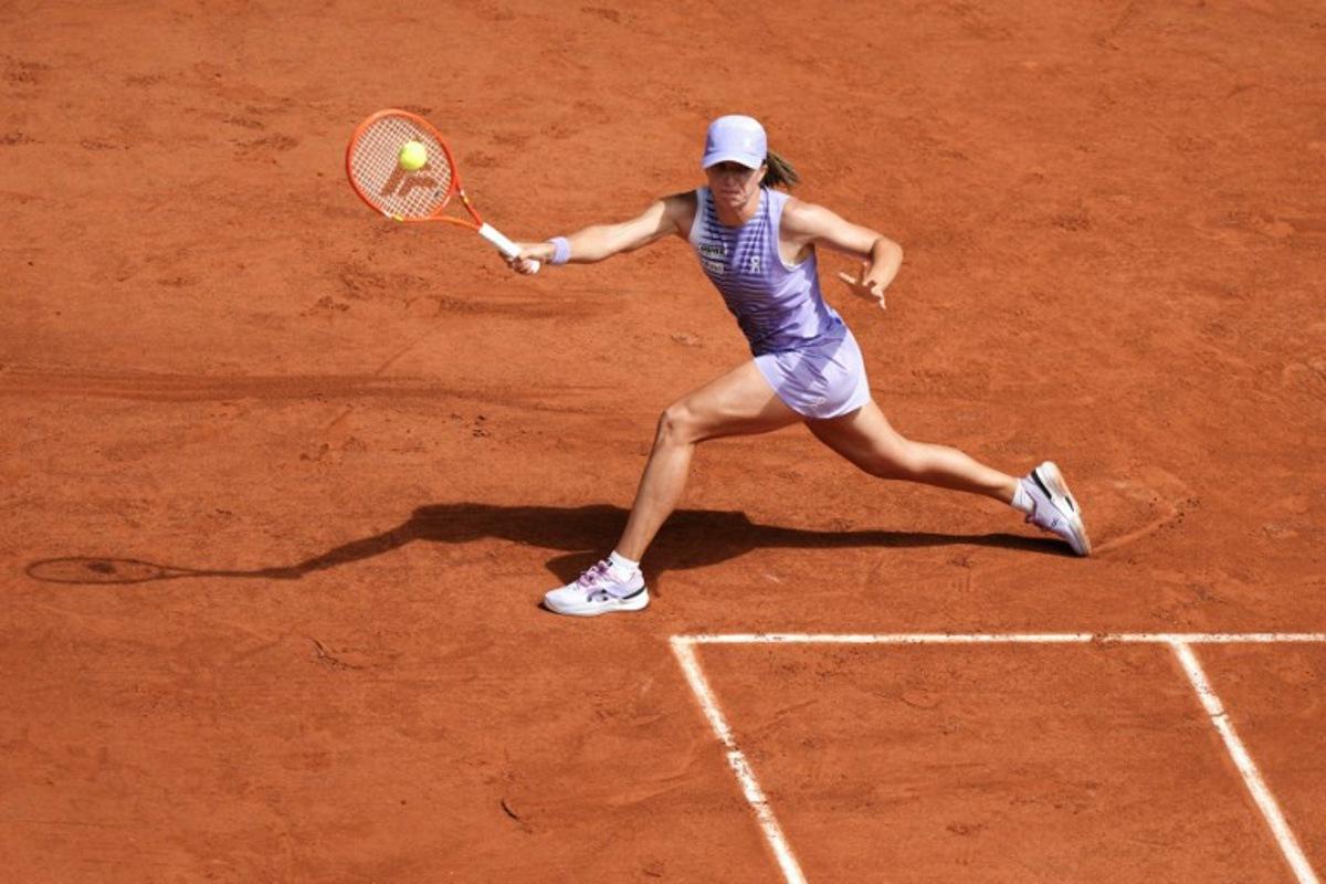 Poland's Iga Swiatek plays a forehand return to Poland's Magda Linette during their women's singles match on day 6 of the French Open tennis tournament on Court Philippe-Chatrier at the Roland-Garros Complex in Paris on May 29, 2026.  Dimitar DILKOFF / AFP