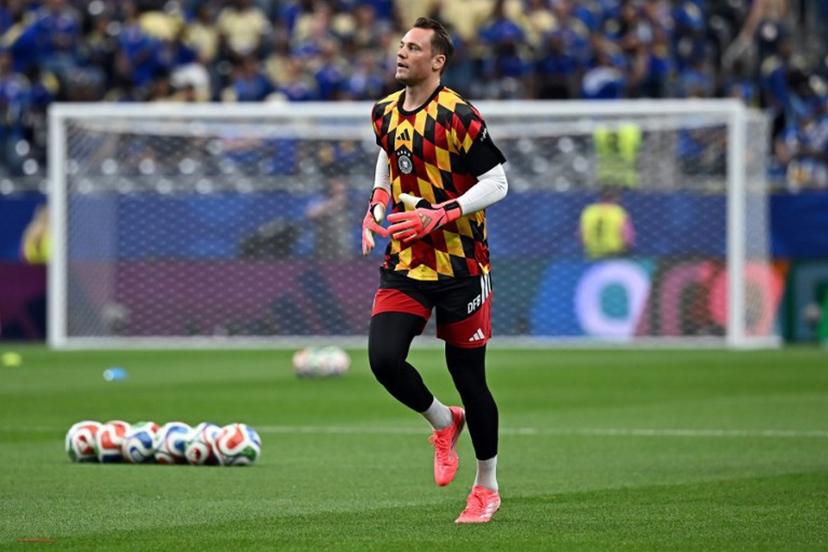Germany's goalkeeper #01 Manuel Neuer takes part in the warm-up ahead of the 2026 World Cup Group E football match between Germany and Curacao at the Houston Stadium in Houston on June 14, 2026.    Paul ELLIS / AFP