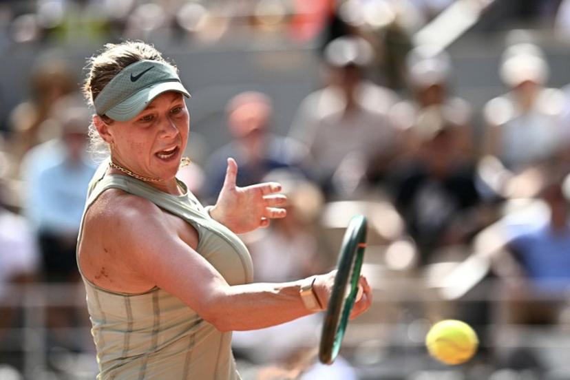 US Amanda Anisimova plays a forehand return to France's Diane Parry during their women's singles match on day 7 of the French Open tennis tournament on Court Philippe-Chatrier at the Roland-Garros Complex in Paris on May 30, 2026.  JULIEN DE ROSA / AFP