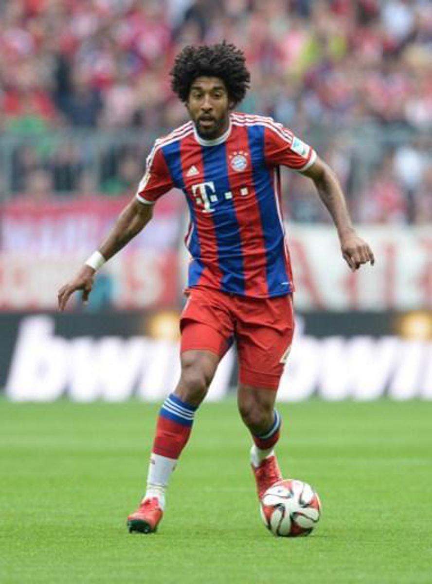 Bayern Munich's Brazilian defender Dante plays during the German first division Bundesliga football match between FC Bayern Munich and Hertha BSC Berlin at the Allianz Arena in Munich, southern Germany on April 25, 2015. Dante will leave Bayern Munich and join Wolfsburg, said the club on August 30. AFP PHOTO / CHRISTOF STACHE  RESTRICTIONS - DFL RULES TO LIMIT THE ONLINE USAGE DURING MATCH TIME TO 15 PICTURES PER MATCH. IMAGE SEQUENCES TO SIMULATE VIDEO IS NOT ALLOWED AT ANY TIME. FOR FURTHER QUERIES PLEASE CONTACT DFL DIRECTLY AT + 49 69 650050.