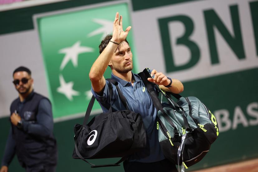 Belgian Raphael Collignon thanks supporters after he lost in the super tie-break in the fifth set during a third round match between Italian Arnaldi and Belgian Collignon, in the men's singles at the Roland Garros French Open tennis tournament, in Paris, France, Saturday 30 May 2026. This year's tournament takes place from 18 May to 07 June. BELGA PHOTO VIRGINIE LEFOUR