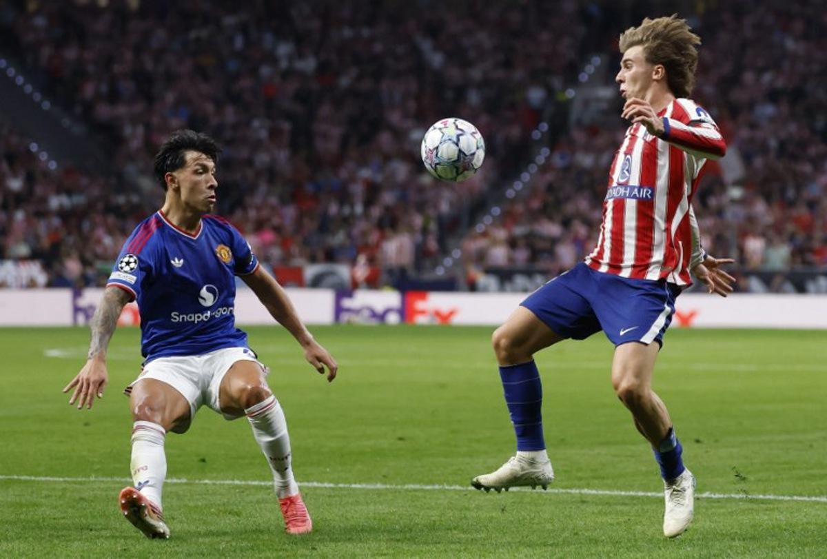 Manchester United's Argentinian defender #06 Lisandro Martinez fights for the ball with Atletico Madrid's Spanish midfielder #08 Pablo Barrios during the UEFA Champions League, league phase, matchday 2, football match between Club Atletico de Madrid and Manchester United at the Metropolitano stadium in Madrid on October 13, 2026.  Oscar DEL POZO / AFP