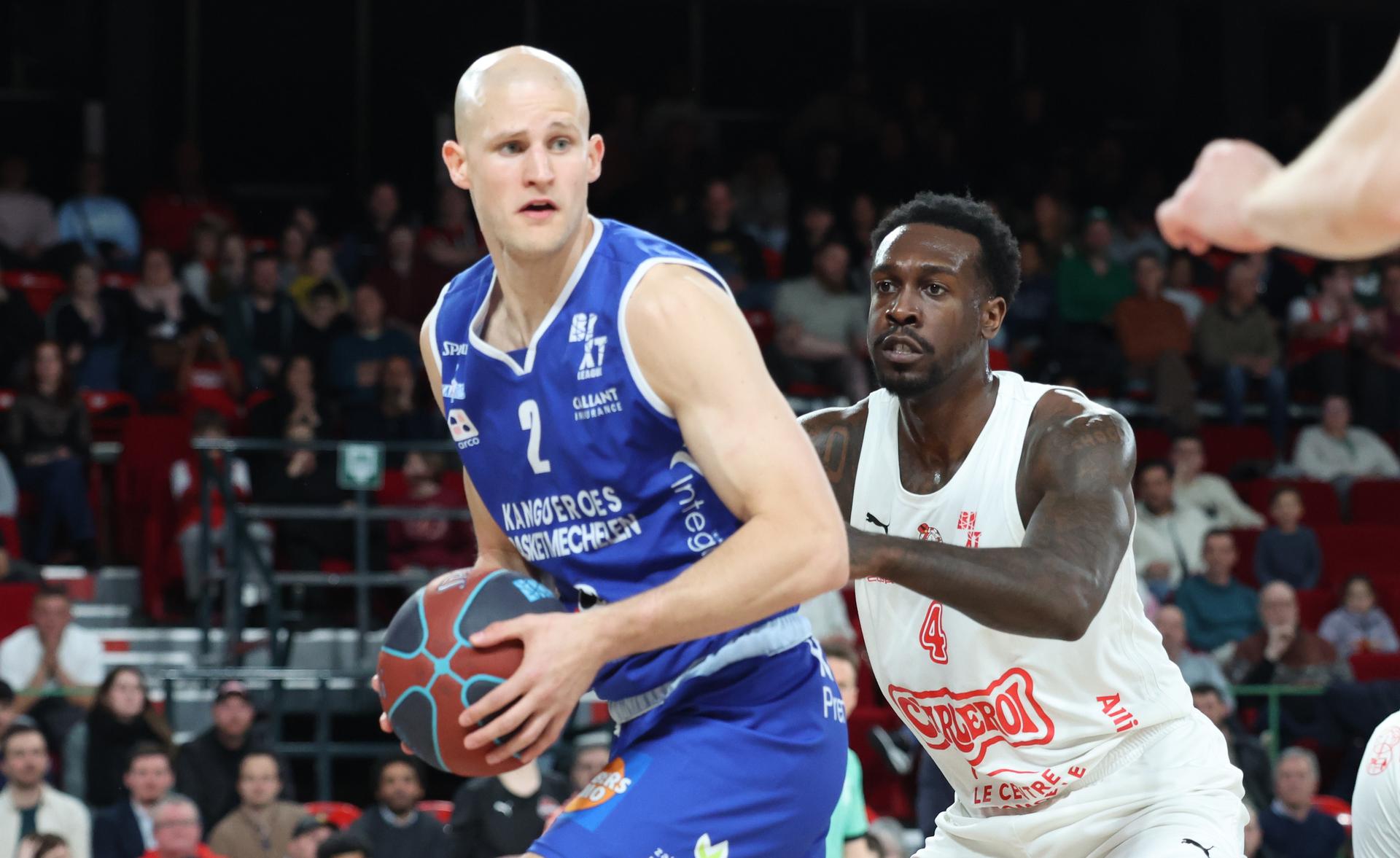 Mechelen's Yannick Dammen and Spirou's Juwan Gary fight for the ball during a basketball match between Spirou Charleroi and Kangoeroes Basket Mechelen, Friday 27 March 2026 in Charleroi, on day 25 of the 'BNXT League' Belgian and Dutch first division basket championships. BELGA PHOTO VIRGINIE LEFOUR