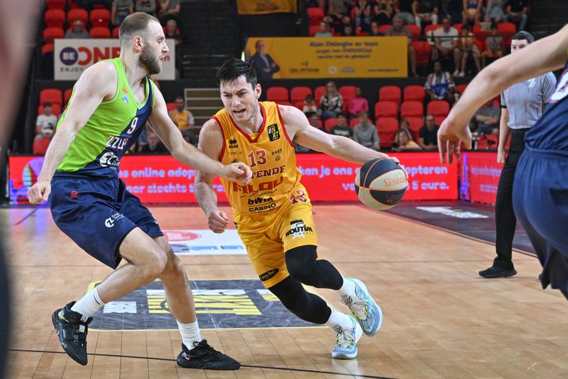 Leiden's Stan Van Den Elzen and Oostende's Alex Barcello pictured in action during a basketball match between Belgian BC Oostende and Dutch team ZZ Leiden, Friday 09 June 2023 in Oostende, the first match in the best-of-three finals of the 'BNXT League' basket championship. BELGA PHOTO DAVID CATRY