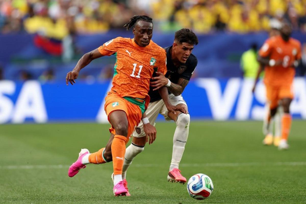 Ivory Coast's forward #11 Yan Diomande runs with the ball past Ecuador's defender #03 Piero Hincapie during the 2026 World Cup Group E football match between Ivory Coast and Ecuador at the Philadelphia Stadium in Philadelphia on June 14, 2026.   CHARLY TRIBALLEAU / AFP