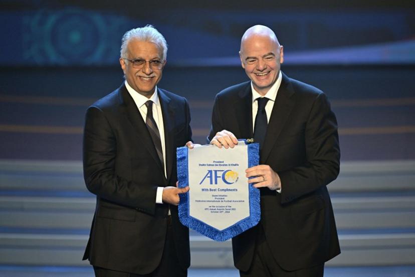 FIFA president Gianni Infantino (R) poses with Sheikh Salman bin Ibrahim al-Khalifa (L), president of the Asian Football Confederation (AFC), during the AFC Annual Awards 2023 ceremony in Seoul on October 29, 2024.  JUNG YEON-JE / AFP