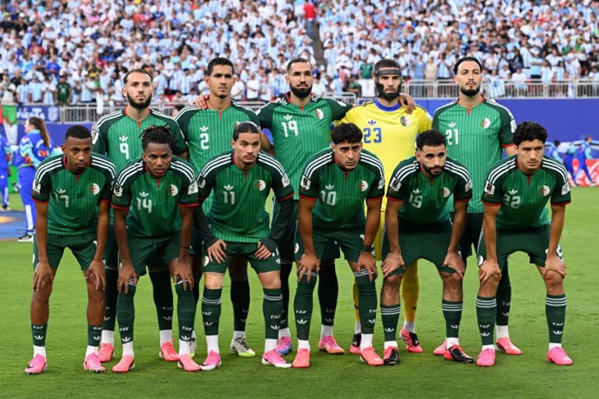 Algeria's players pose for a picture ahead of the 2026 World Cup Group J football match between Argentina and Algeria at the Kansas City Stadium in Kansas City on June 16, 2026.   ROBERTO SCHMIDT / AFP