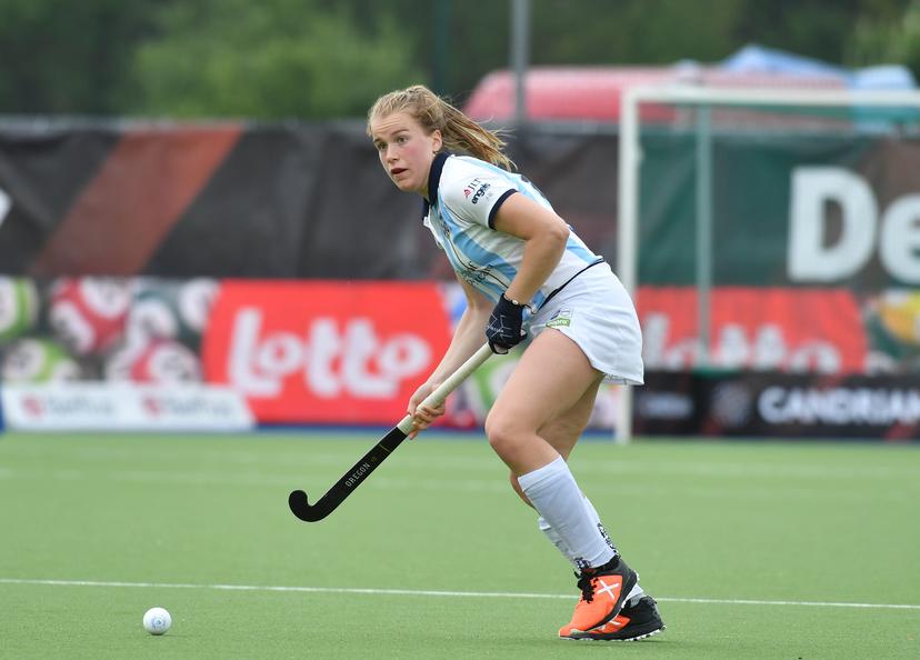 Gantoise's Anne-Sophie Vanden Borre controls the ball during a hockey game between KHC Dragons and Gantoise, Saturday 07 May 2022 in Louvain-la-Neuve, the first leg game in the finals of the play-offs of the women's Belgian League season 2021-2022. BELGA PHOTO JOHN THYS
