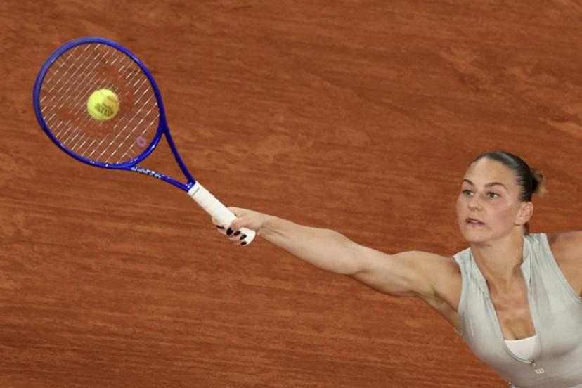 Ukraine's Marta Kostyuk plays a forehand return to Ukraine's Elina Svitolina during their women's quarter final singles match on day 10 of the French Open tennis tournament on Court Philippe-Chatrier at the Roland-Garros Complex in Paris on June 2, 2026.  ALAIN JOCARD / AFP