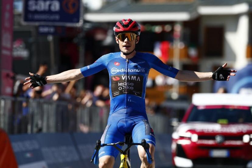 Team Visma Lease a Bike Danish rider Jonas Vingegaard crosses the finish line to win the 14th stage of the Giro d'Italia 2026 - Tour of Italy cycling race between Aosta and Pila (Gressan), Italy, on May 23, 2026.  Luca Bettini / AFP