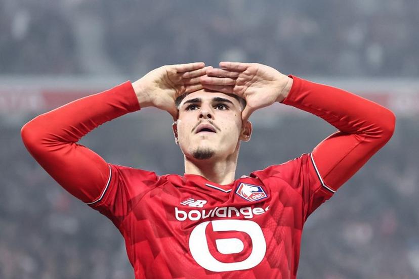 Lille's Belgian forward #07 Matias Fernandez-Pardo gestures to to Lens after scoring Lille's third goal from the penalty spot during the French L1 football match between Lille LOSC and RC Lens at the Stade Pierre-Mauroy in Villeneuve-d'Ascq, northern France, on April 4, 2026.  Sameer Al-DOUMY / AFP