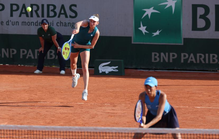 Belgian Elise Mertens pictured in action during a doubles tennis match between Belgian-Chinese pair Zhang-Mertens and US-Brazilian pair Parks-Pigossi, in the first round of the women's doubles at the Roland Garros French Open tennis tournament, in Paris, France, Thursday 28 May 2026. This year's tournament takes place from 18 May to 07 June. BELGA PHOTO VIRGINIE LEFOUR