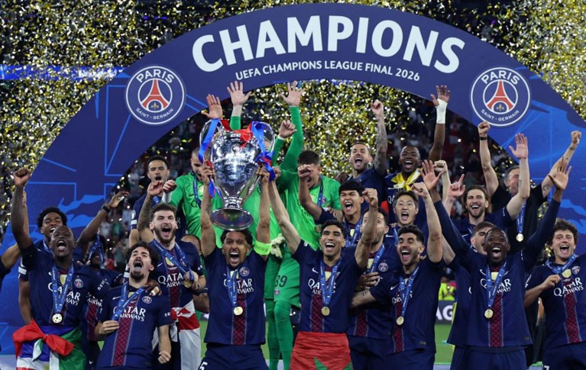 Paris Saint-Germain's Brazilian defender #05 Marquinhos lifts the trophy as he celebrates with teammates after winning the UEFA Champions League final football match between Paris Saint-Germain (PSG) and Arsenal FC at the Puskas Arena in Budapest on May 30, 2026.   FRANCK FIFE / AFP
