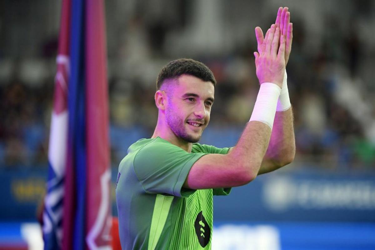 Barcelona's Spanish goalkeeper #01 Joan Garcia claps before the 60th Joan Gamper Trophy football match between FC Barcelona and Como 1907 at Johan Cruyff Stadium in Barcelona on August 10, 2025. Josep LAGO / AFP
