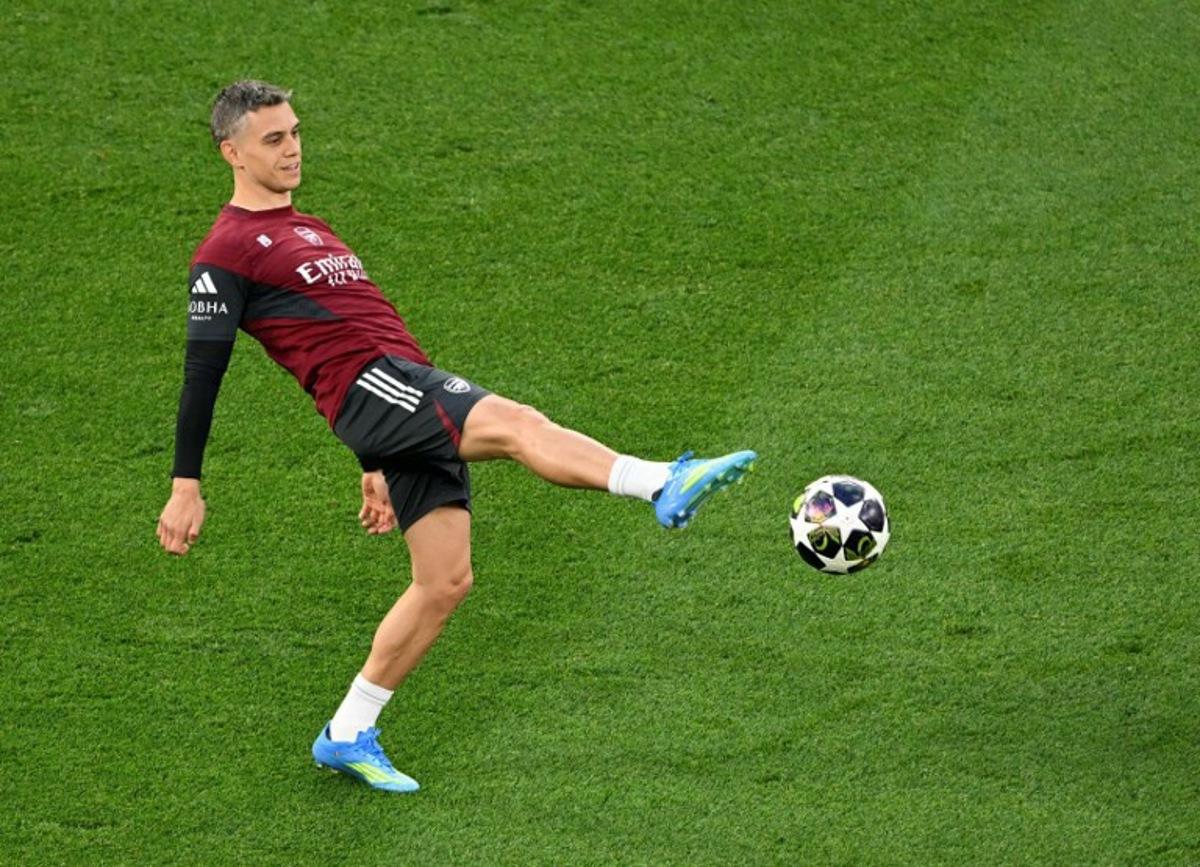 Arsenal's Belgian midfielder #19 Leandro Trossard plays the ball during a MD-1 training session of Arsenal FC at the Puskas Arena in Budapest on May 29, 2026, on the eve of the UEFA Champions League final football match between Paris Saint-Germain (PSG) and Arsenal FC. Paris Saint-Germain (PSG) face Arsenal in the UEFA Champions League final football match on May 30, 2026 in Budapest. NICOLAS TUCAT / AFP