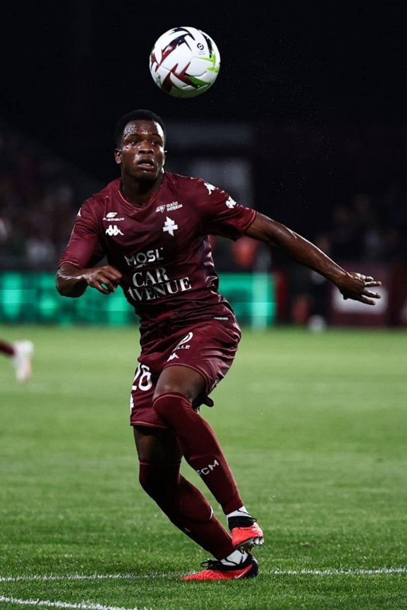 Metz's Senegalese forward #26 Malick Mbaye controls the ball during the French L1 football match between FC Metz and Olympique Marseille (OM) at the Saint-Symphorien Stadium in Longeville-les-Metz, eastern France, on August 18, 2023. SEBASTIEN BOZON / AFP