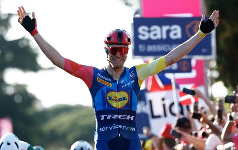 Lidl - Trek Italian rider Jonathan Milan celebrates as he crossing the finish line to win the 21th stage of the Giro d'Italia 2026 - Tour of Italy cycling race of 131km from Rome to Rome, Italy, on May 31, 2026. Luca Bettini / AFP