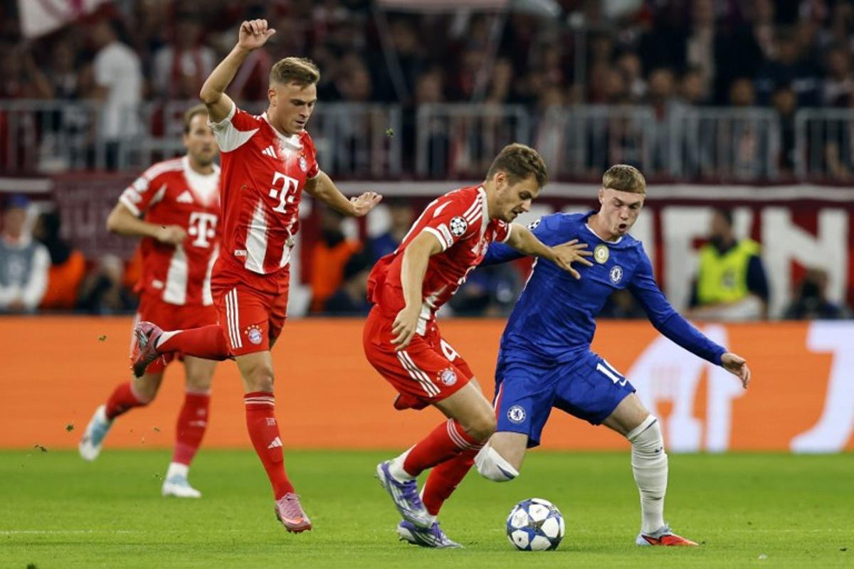 Bayern Munich's German midfielder #06 Joshua Kimmich (L) and Bayern Munich's Croatian defender #44 Josip Stanisic (C) vie for the ball with Chelsea's English midfielder #10 Cole Palmer during the UEFA Champions League football match between FC Bayern Munich and Chelsea FC in Munich, southern Germany on September 17, 2025. Alexandra BEIER / AFP