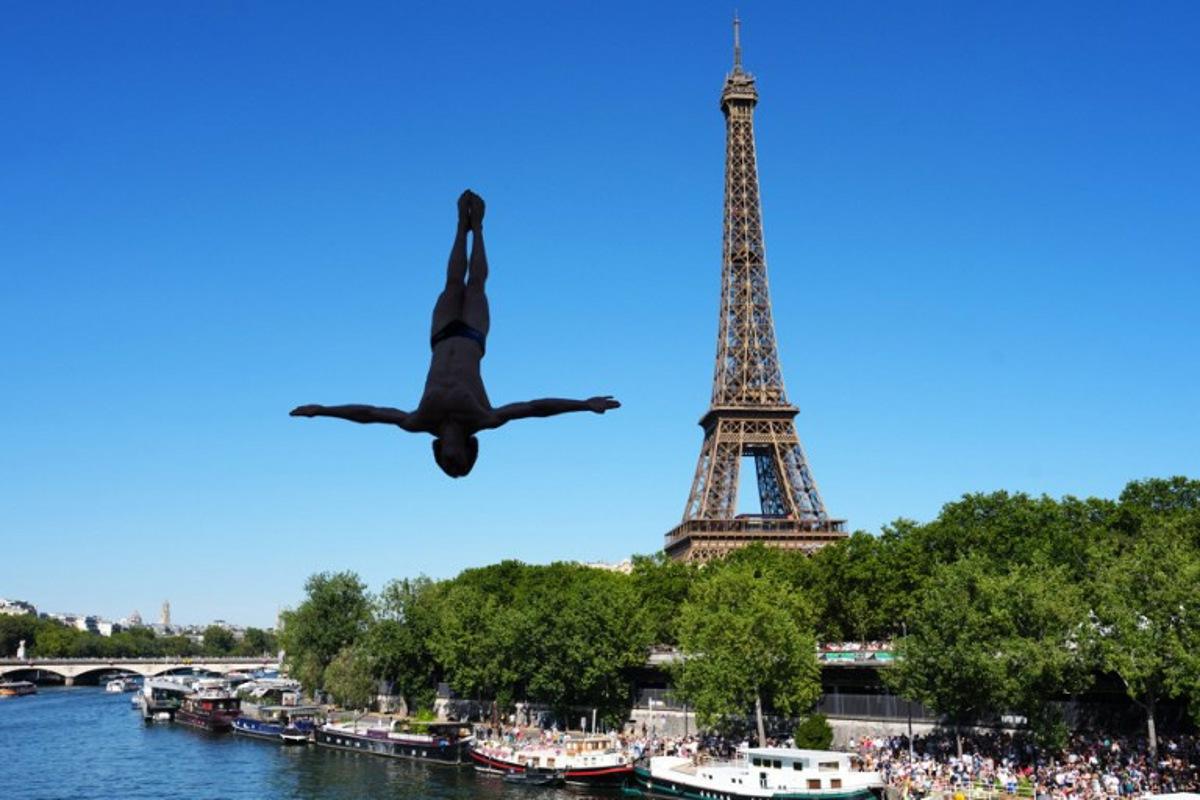 Belgium's diver Lander Roels competes in round 4 of the men's 20m high diving event during the LEN European Aquatics Championships, at the Seine River in Paris on August 8, 2026. Dimitar DILKOFF / AFP