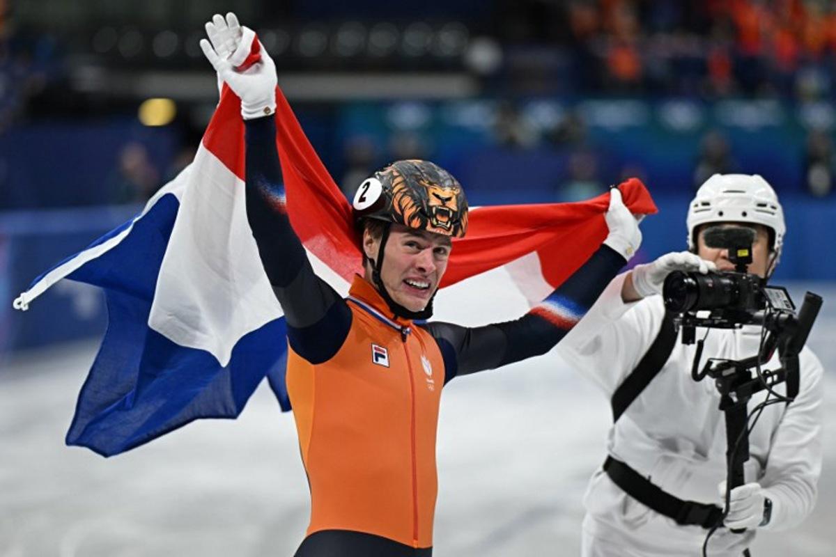 Netherlands' Jens van 't Wout celebrates after winning gold in the short track speed skating men's 1000m final during the Milano Cortina 2026 Winter Olympic Games at Milano Ice Skating Arena in Milan on February 12, 2026. Gabriel BOUYS / AFP