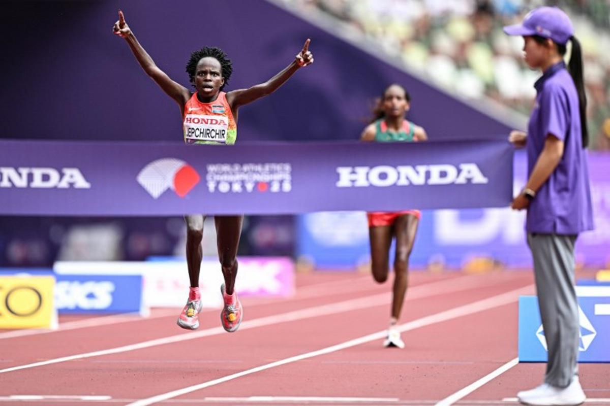 Kenya's athlete Peres Jepchirchir (L) gestures as she crosses the finish line ahead of Ethiopia's athlete Tigst Assefa to win the women's marathon final during the World Athletics Championships in Tokyo on September 14, 2025. Jewel SAMAD / AFP