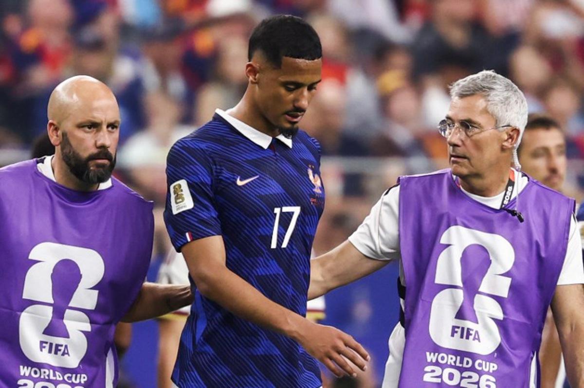 France's defender #17 William Saliba leaves the pitch after an injury during the 2026 World Cup football tournament semi-final match between France and Spain at the Dallas Stadium in Arlington on July 14, 2026. FRANCK FIFE / AFP