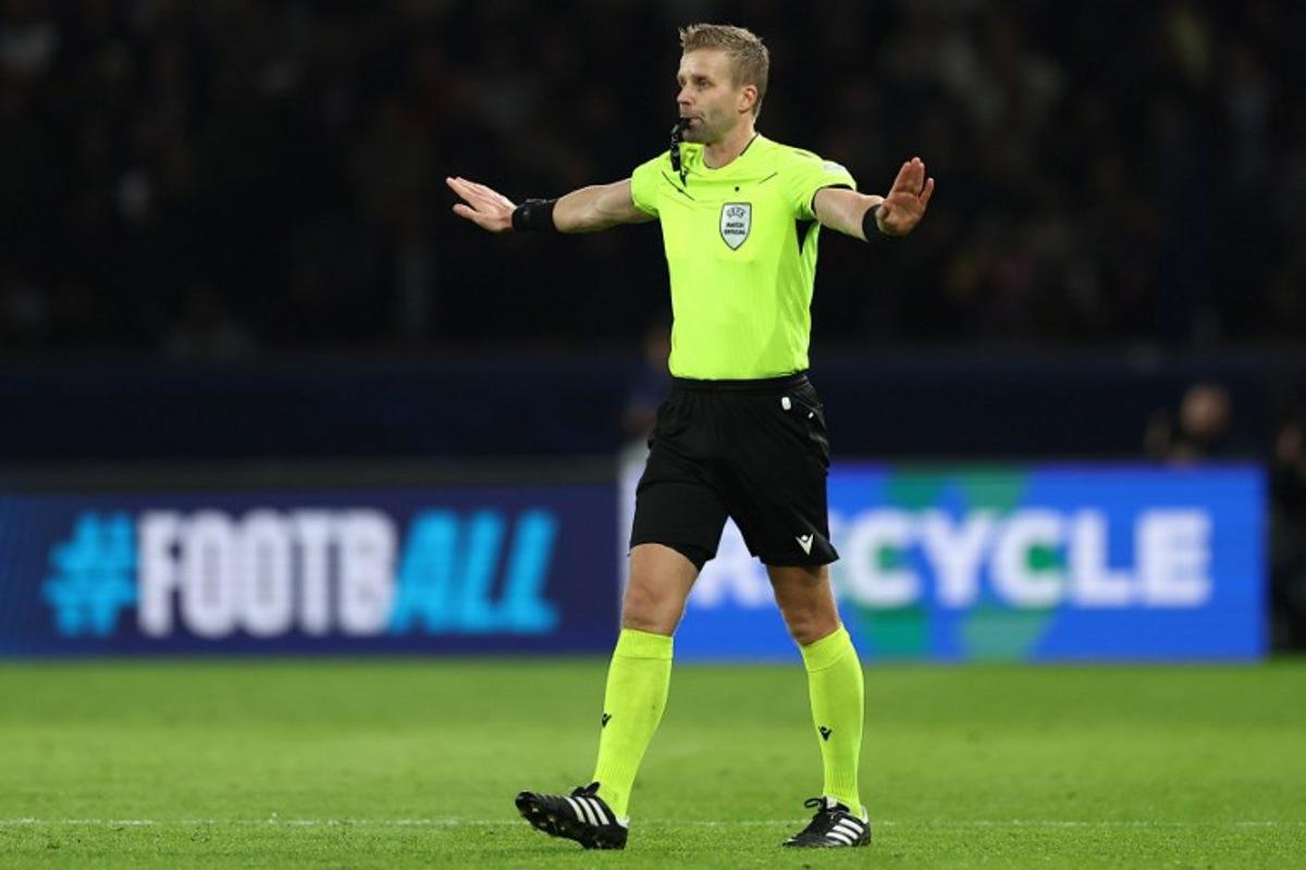 Swedish referee Glenn Nyberg indicates no penalty after consulting the video assistance during the UEFA Champions League, League phase - Matchday 3, football match between Paris Saint-Germain (PSG) and PSV Eindhoven at the Parc des Princes Stadium in Paris, on October 22, 2024. FRANCK FIFE / AFP