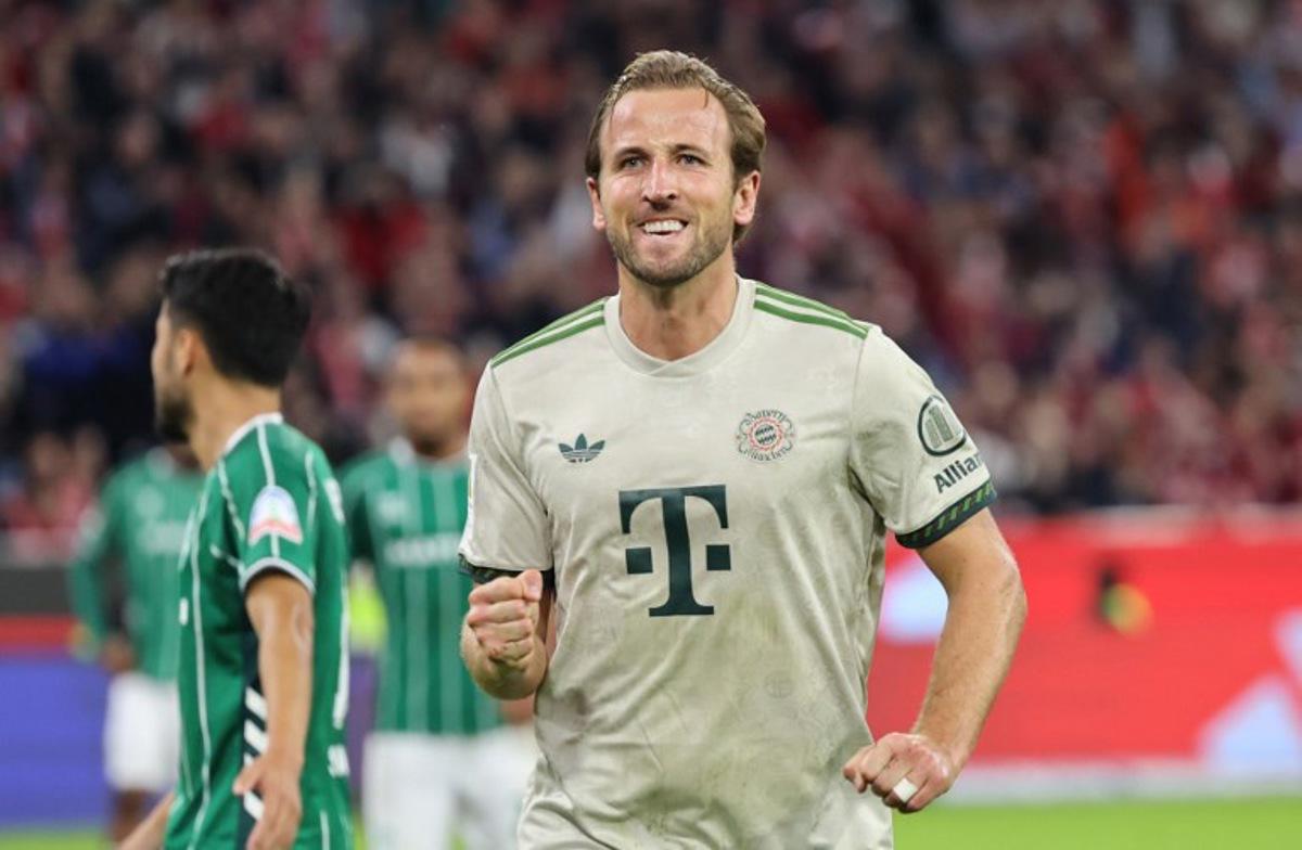 Bayern Munich's English forward #09 Harry Kane celebrates scoring a penalty during the German first division Bundesliga football match between Bayern Munich and Werder Bremen in Munich on Spetember 26, 2025. Alexandra BEIER / AFP