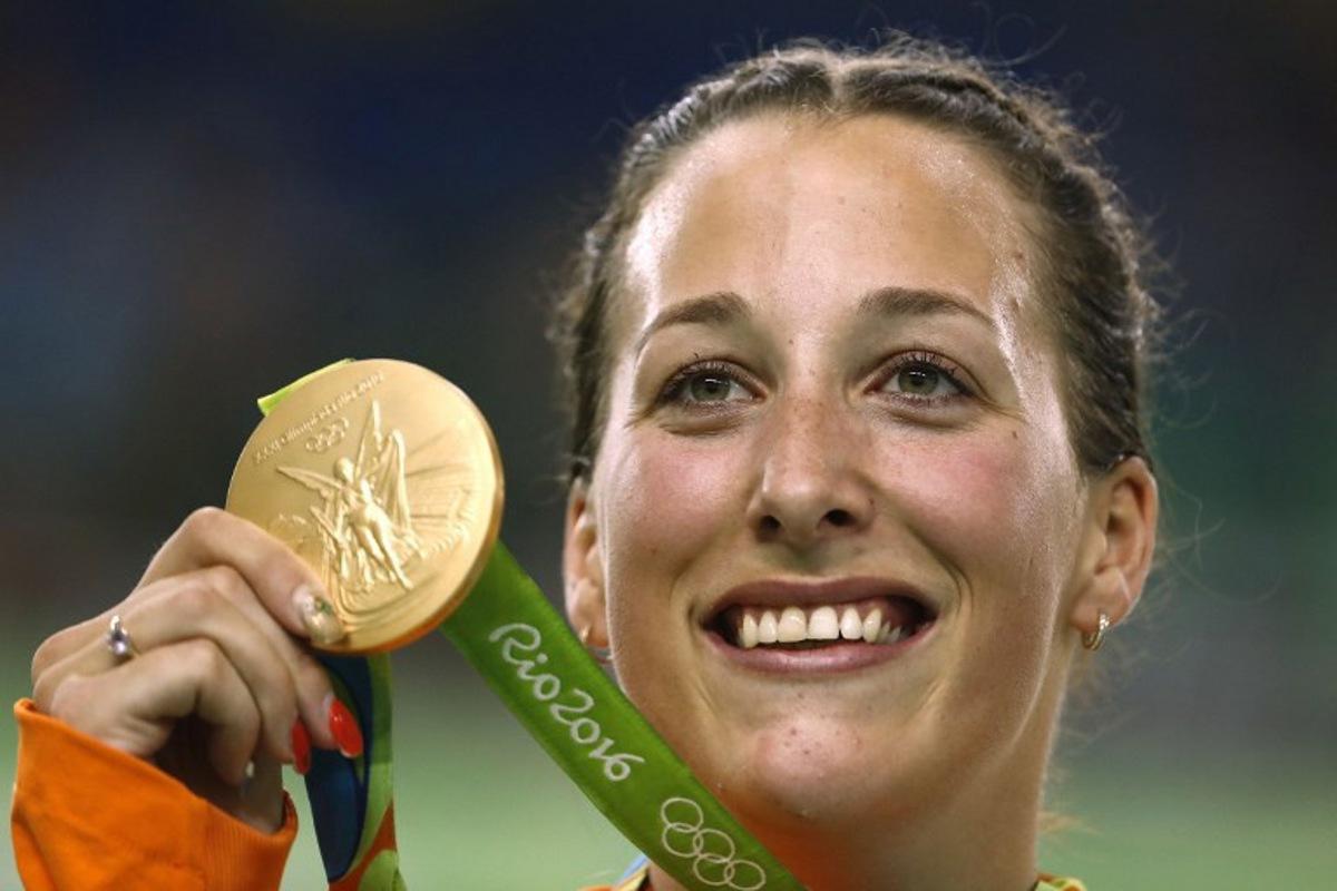 Gold medallist the Netherlands' Elis Ligtlee poses with her medal on the podium after the women's Keirin finals track cycling event at the Velodrome during the Rio 2016 Olympic Games in Rio de Janeiro on August 13, 2016. Odd Andersen / AFP